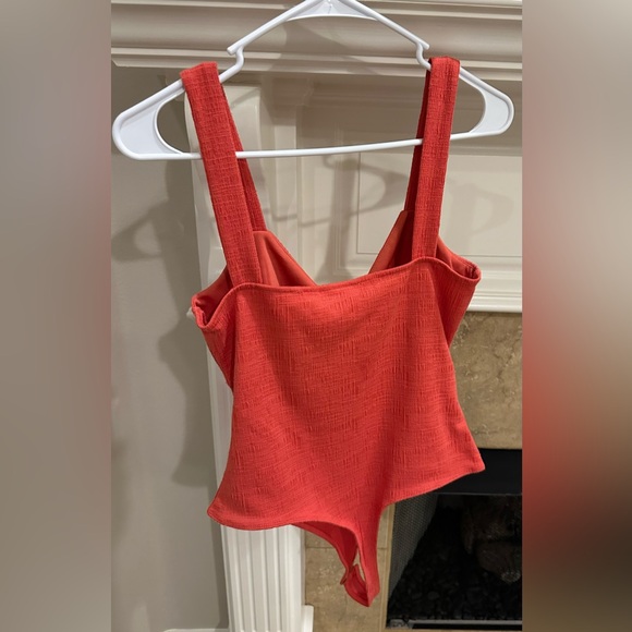Three medium tops — 2 cropped (Zara & Banana Republic) & 1 bodysuit (Dillards) - Picture 4 of 15